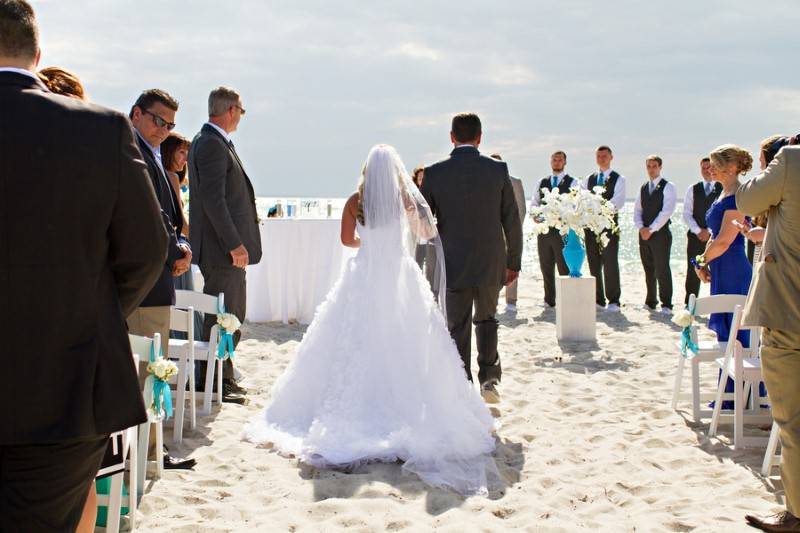 Amanda & Mikey - Romantically Rustic  — photo 6