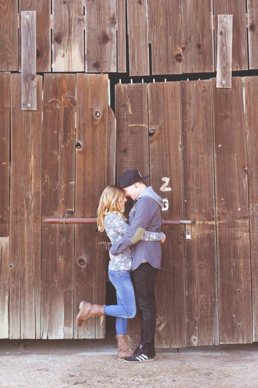 Beach and Barn Engagement — photo 2