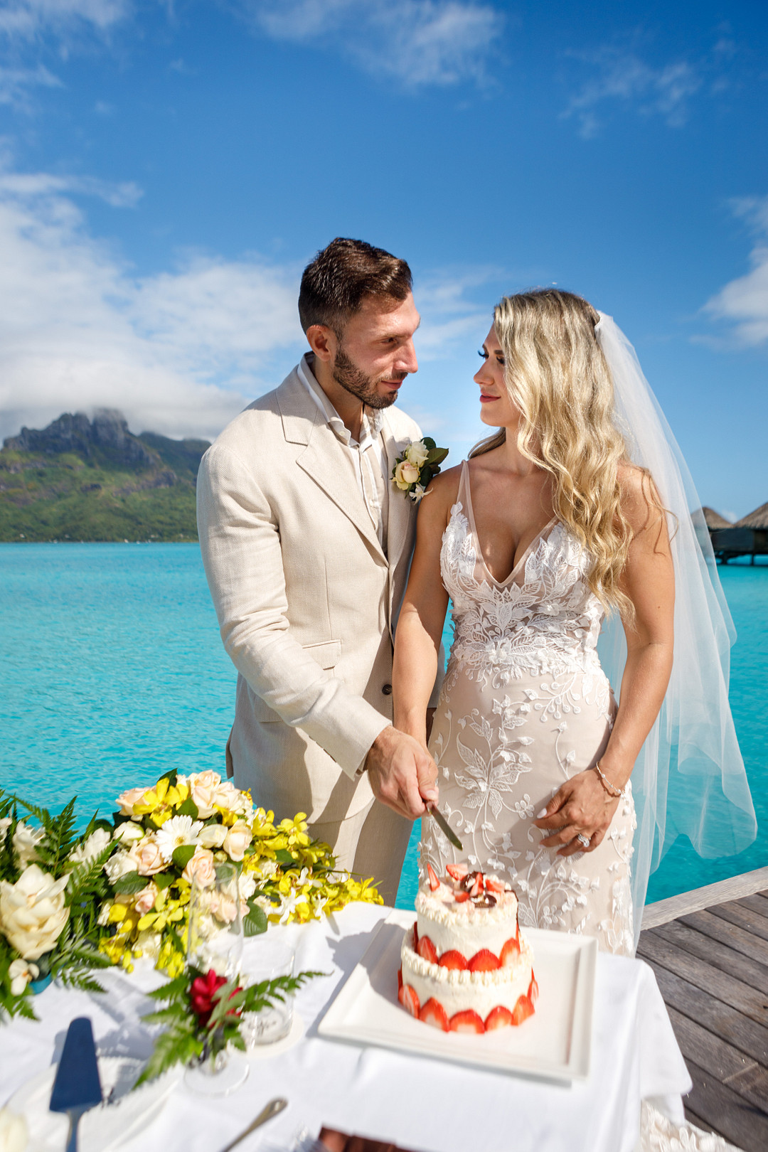 Bold and Breathtaking Bora Bora Elopement — photo 9