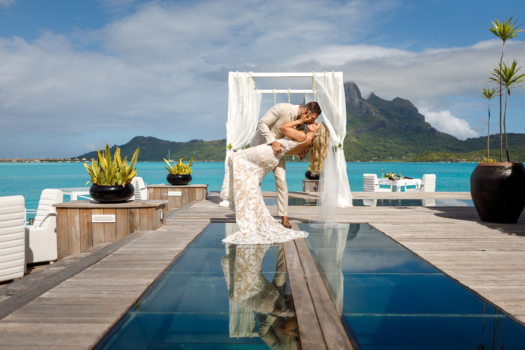 Bold and Breathtaking Bora Bora Elopement — photo 11