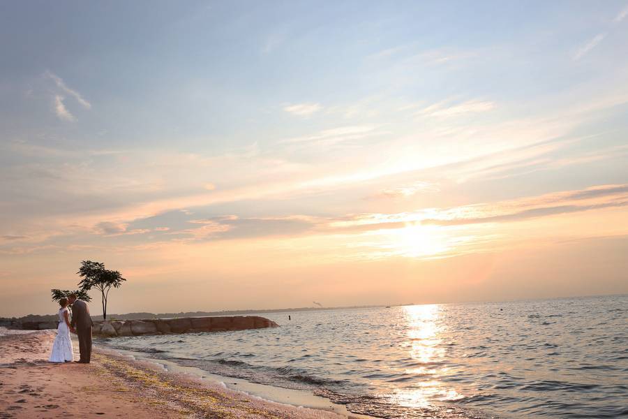 Classy And Casual Beach Wedding — photo 23